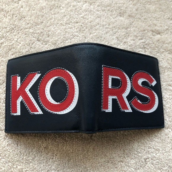 Michael Kors Cooper Wallet - Picture 1 of 6